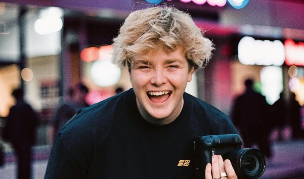 Alex Warren Age and Early Life