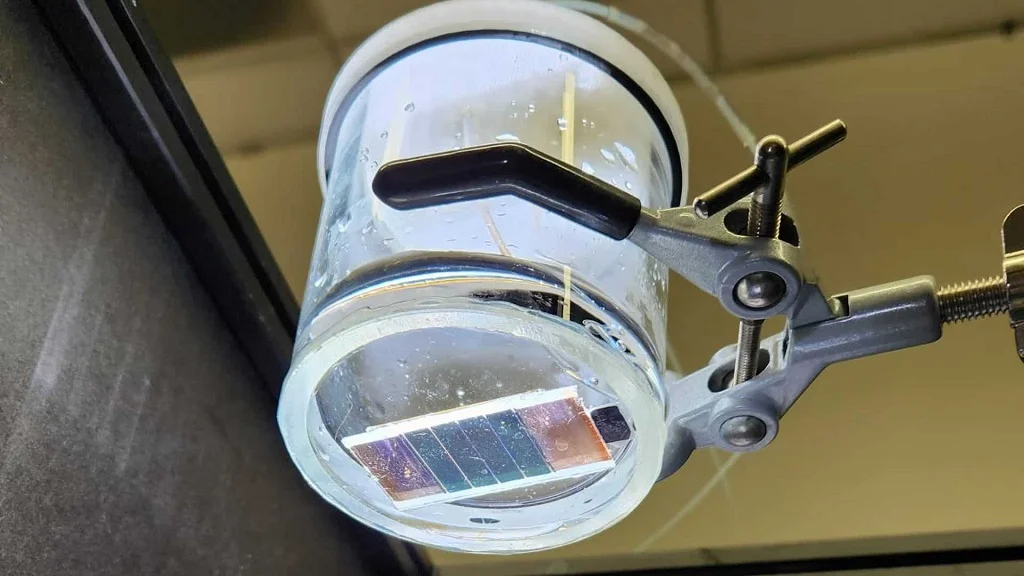 New Solar Device Turns Carbon Dioxide Into Liquid Fuel